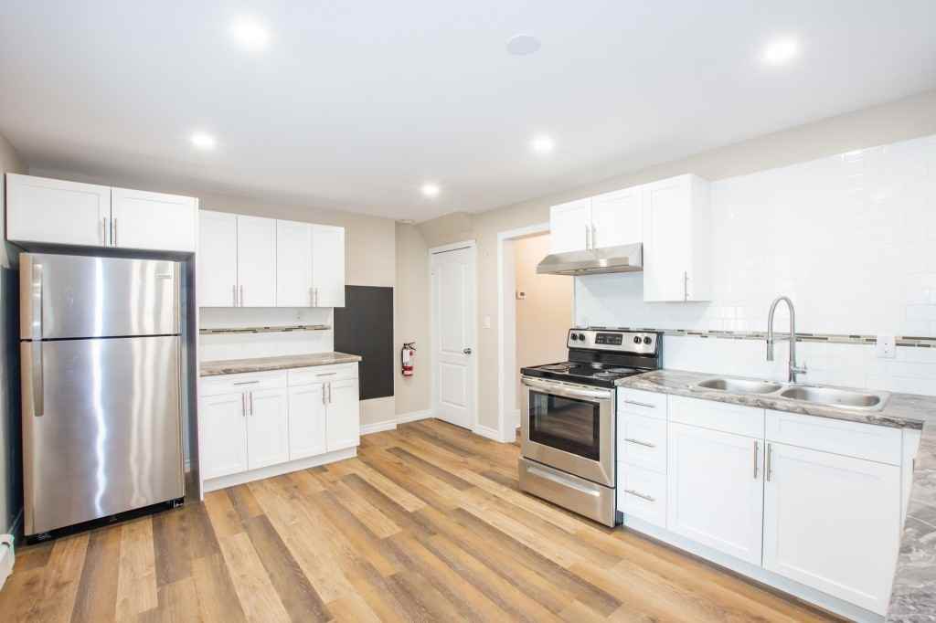 33 Crowland Avenue - Photo 3 of 16