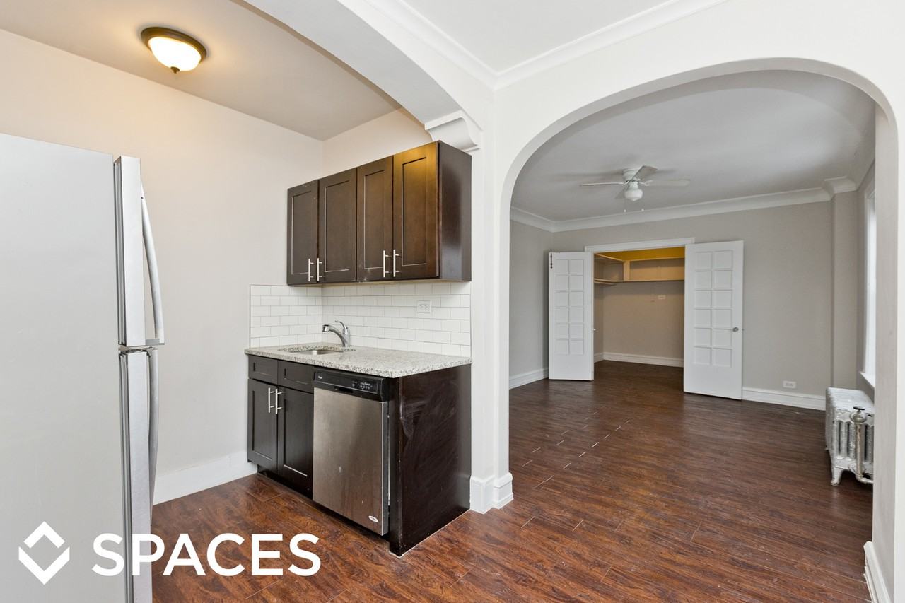 6748 N Ashland/1609-23 W Pratt - Photo 2 of 10