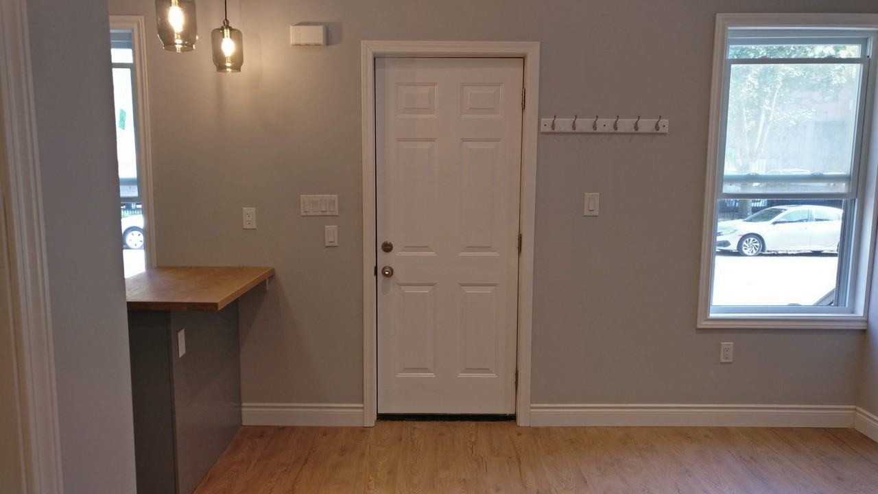 250 Shuter Street - Photo 3 of 16