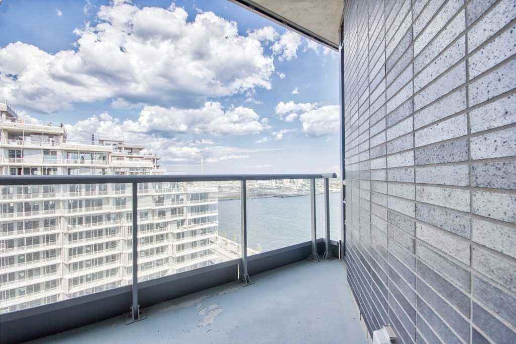 1 Edgewater Drive #PH19