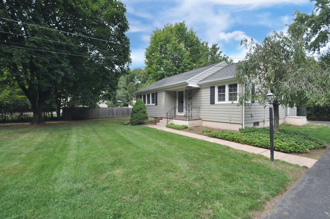 440 Old Tappan Rd - Photo 2 of 12