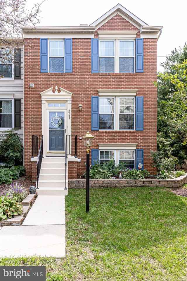 6241 Abbottsbury Row - Photo 2 of 41
