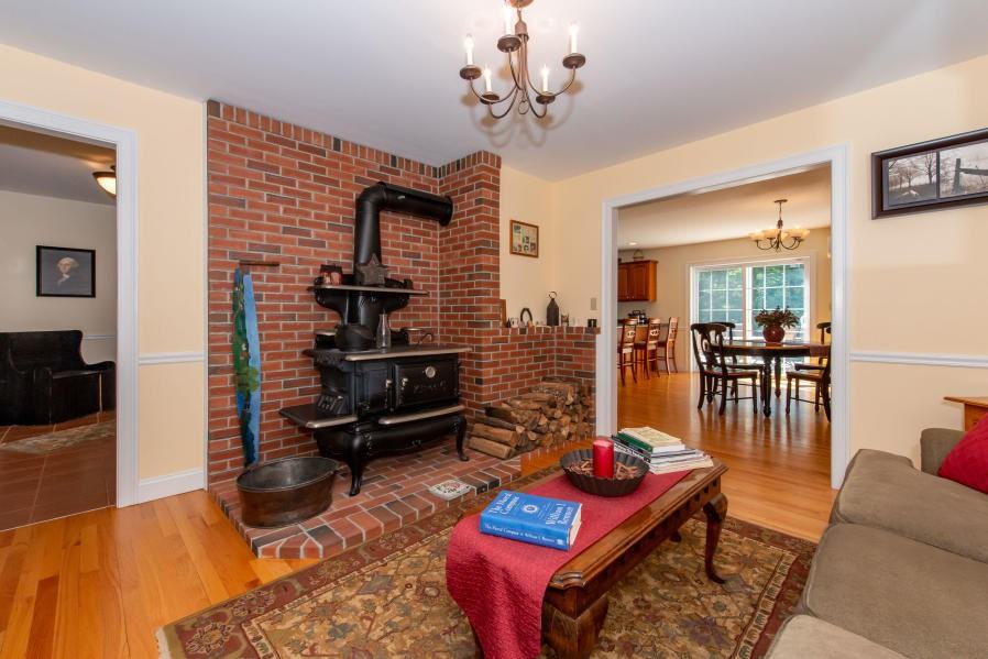 169 York Woods Rd - Photo 3 of 26