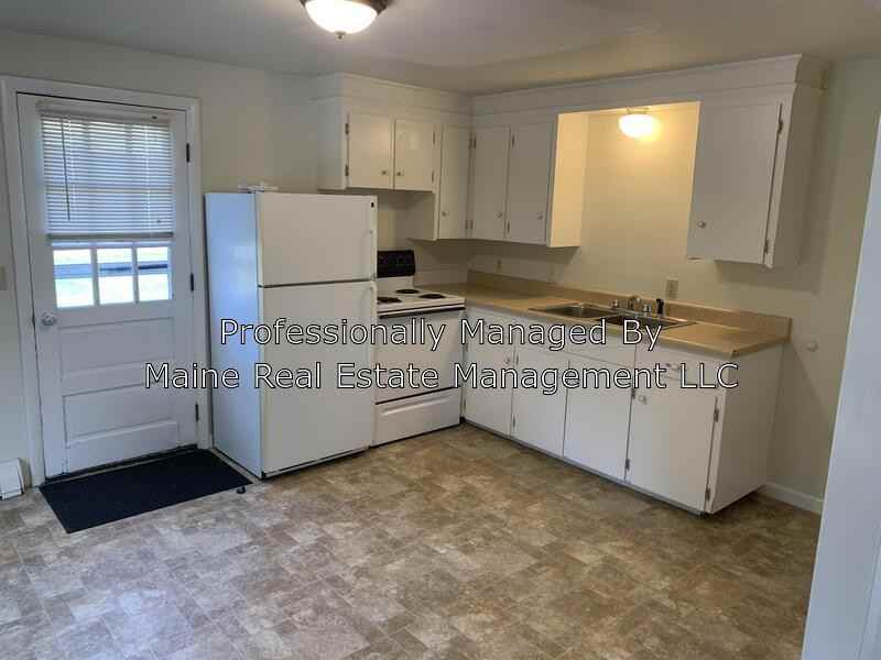 232 Mount Hope Ave - Photo 3 of 14
