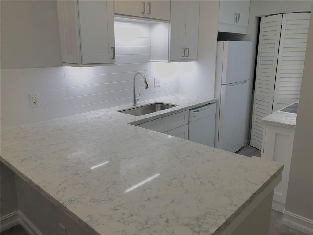 2907 Ne 8th Ter - Photo 3 of 11