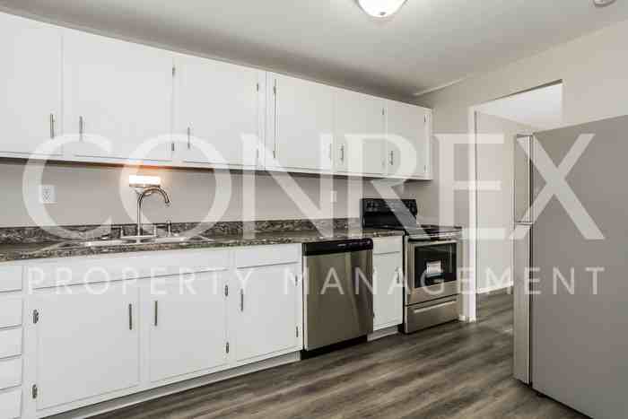 864 Tivoli Ln - Photo 3 of 12