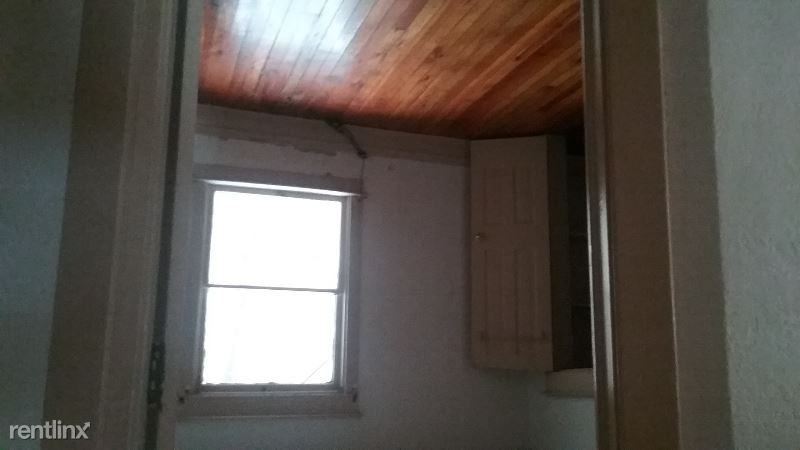 709 Monroe St - Photo 3 of 5