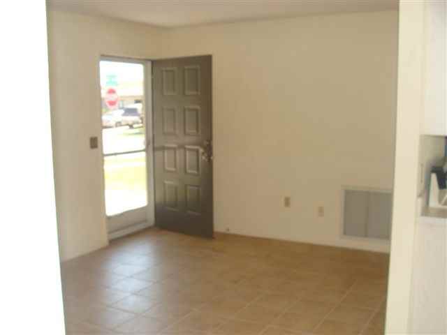 2625 Narcissus Dr - Photo 3 of 6