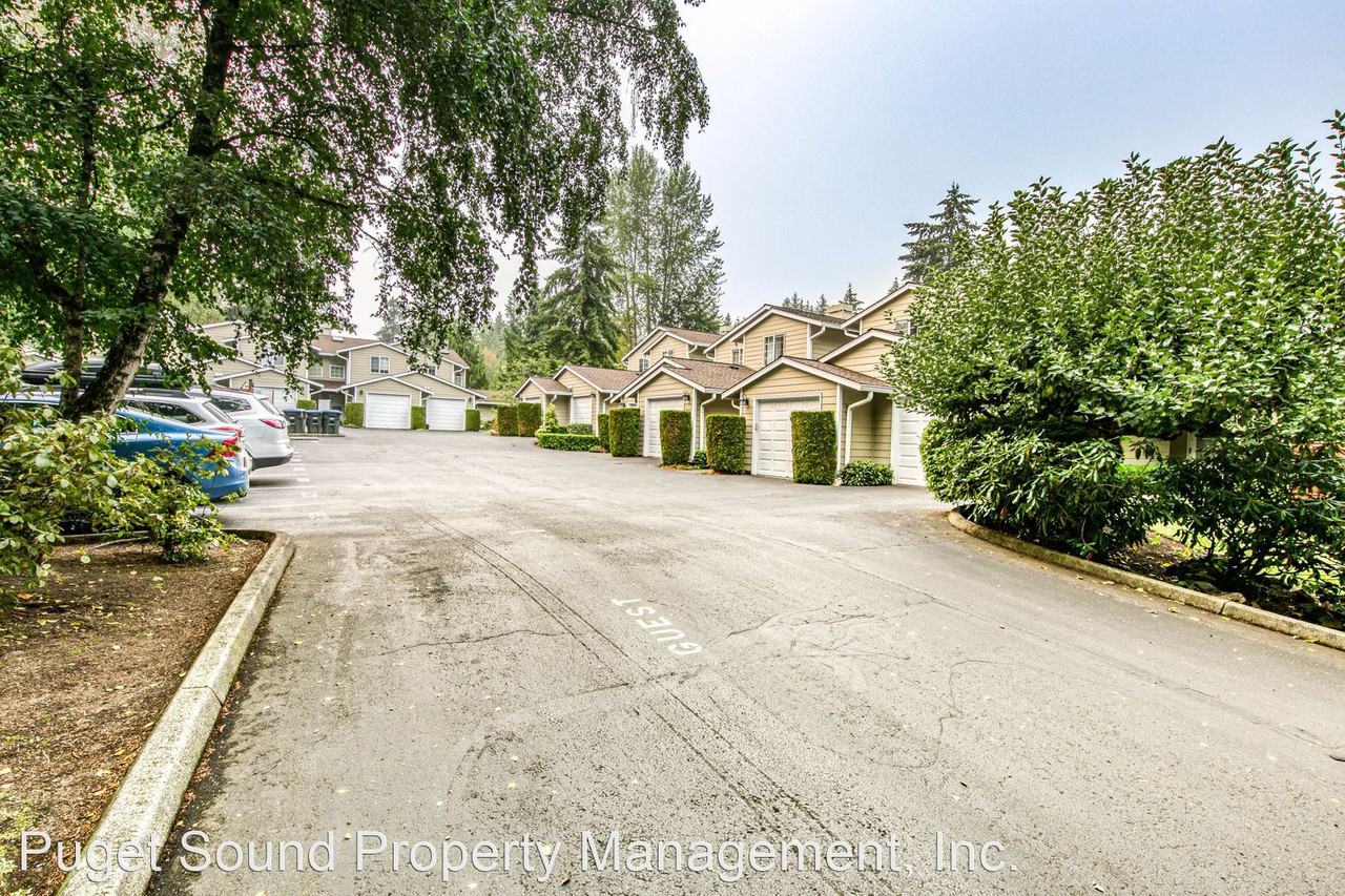 1047 Madison Ave N - Photo 3 of 30