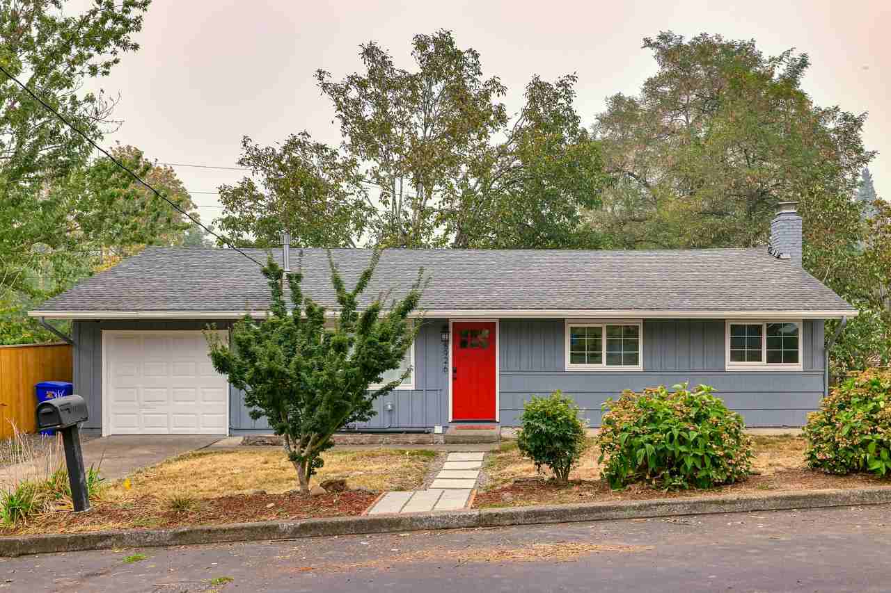 8926 SE Knapp St - Photo 2 of 2