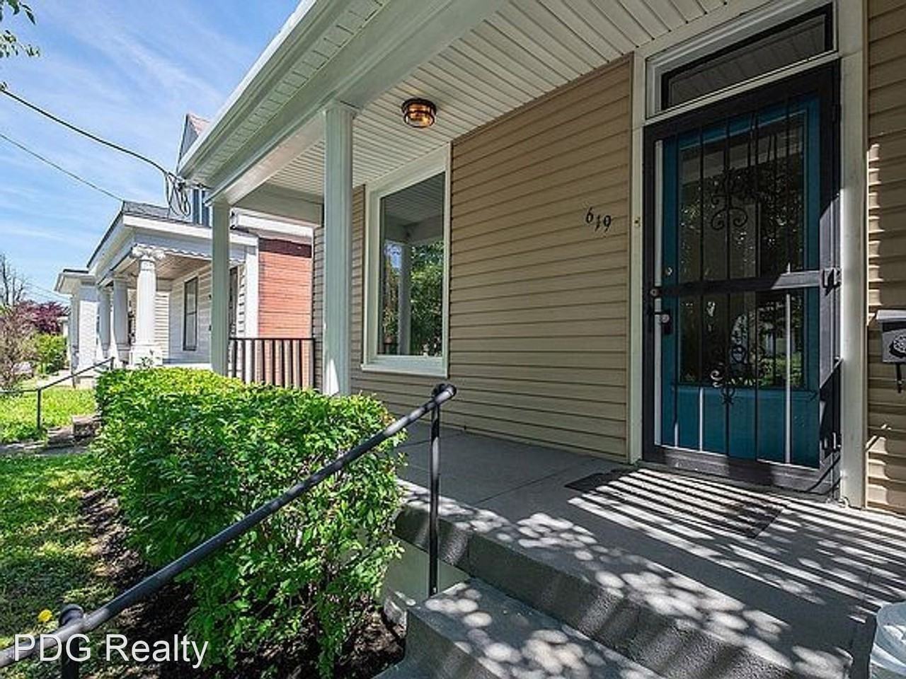 619 W Oak St - Photo 2 of 20