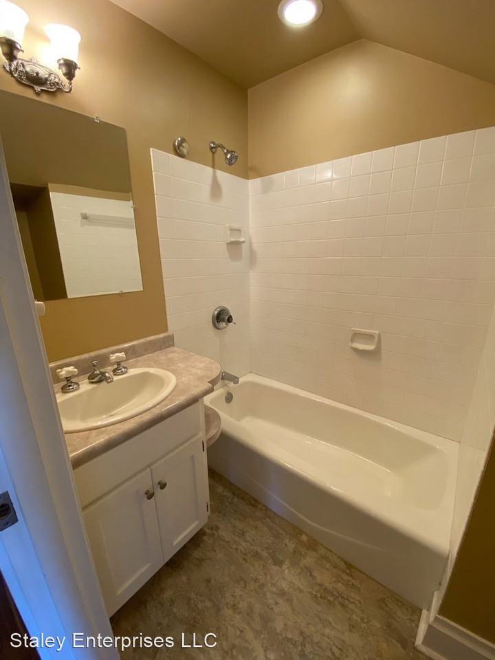 1720 NE 15th Ave - Photo 2 of 11