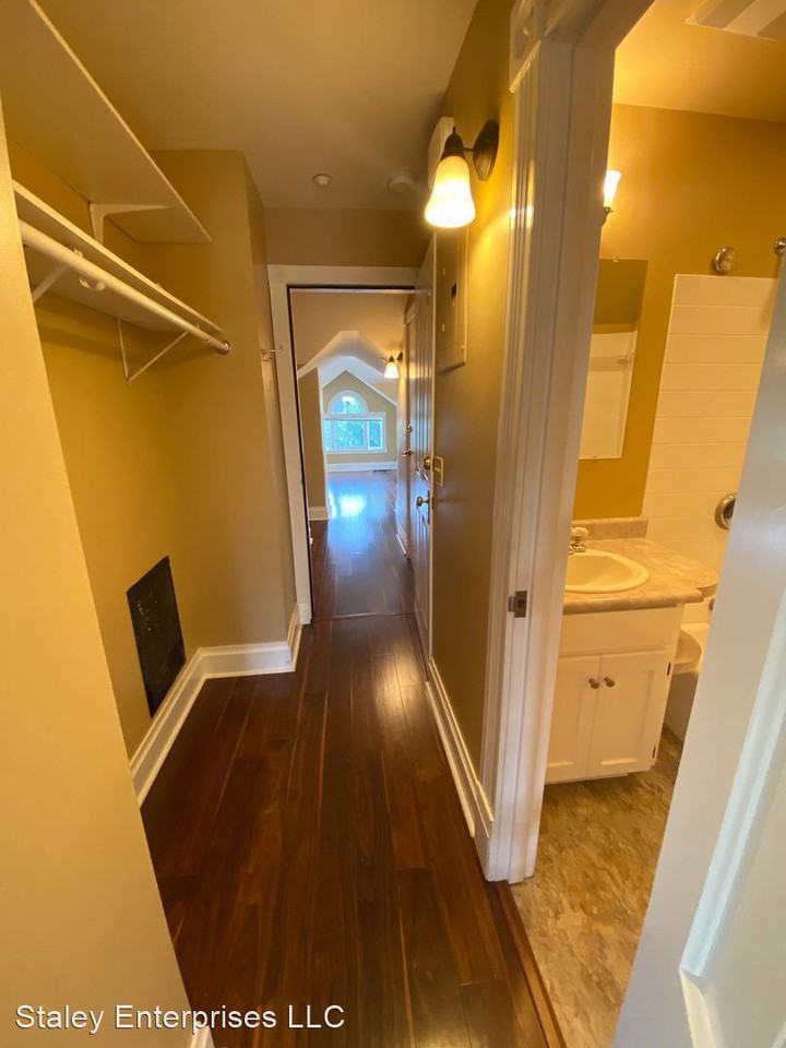 1720 NE 15th Ave - Photo 3 of 11