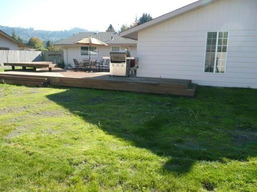 2037 Rhododendron Dr - Photo 3 of 14