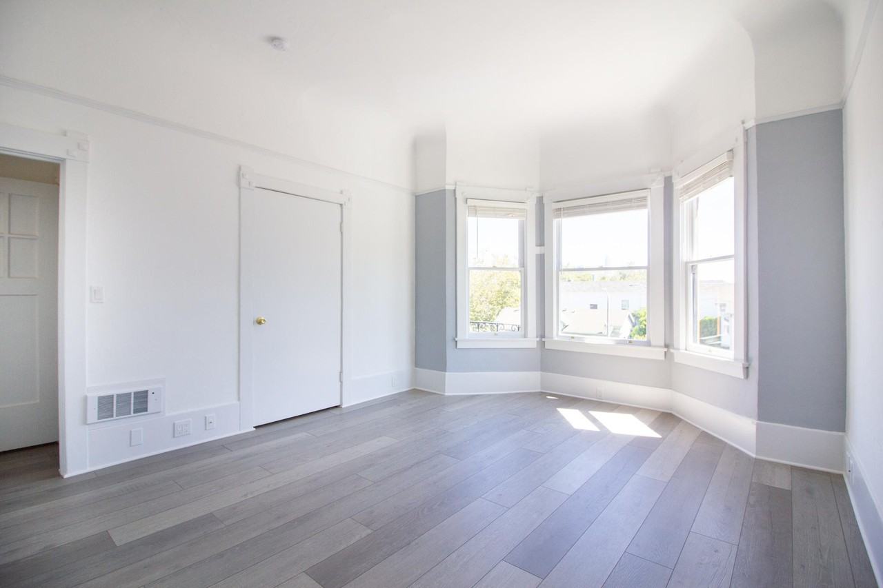 643 Webster - Photo 3 of 15