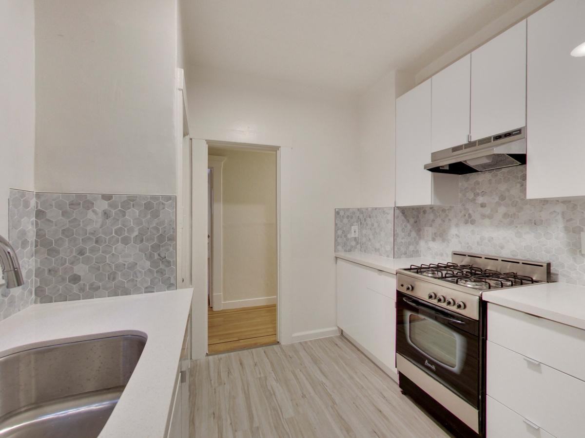 522 Hyde - Photo 2 of 5