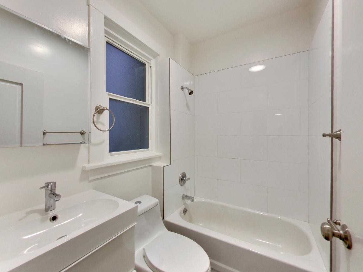 522 Hyde - Photo 3 of 5