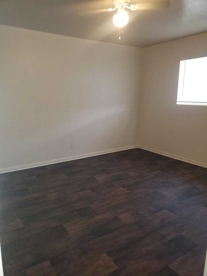 650 650 West Florida Avenue - 10 - Photo 2 of 4