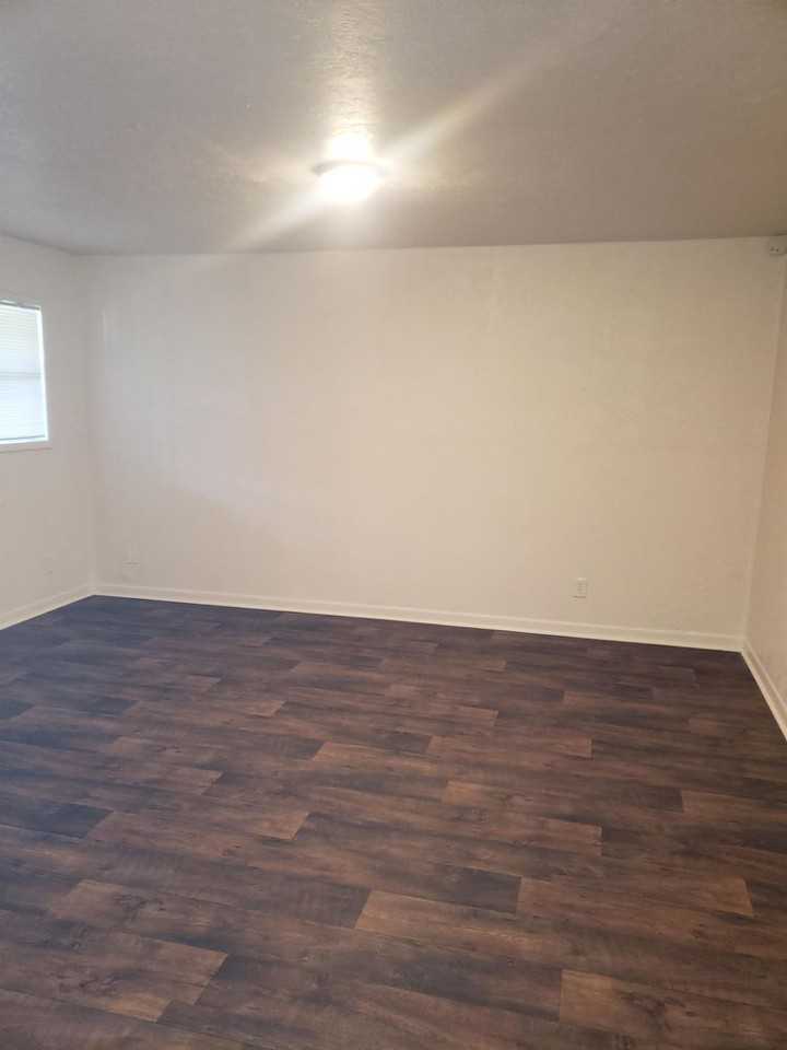 650 650 West Florida Avenue - 10 - Photo 3 of 4