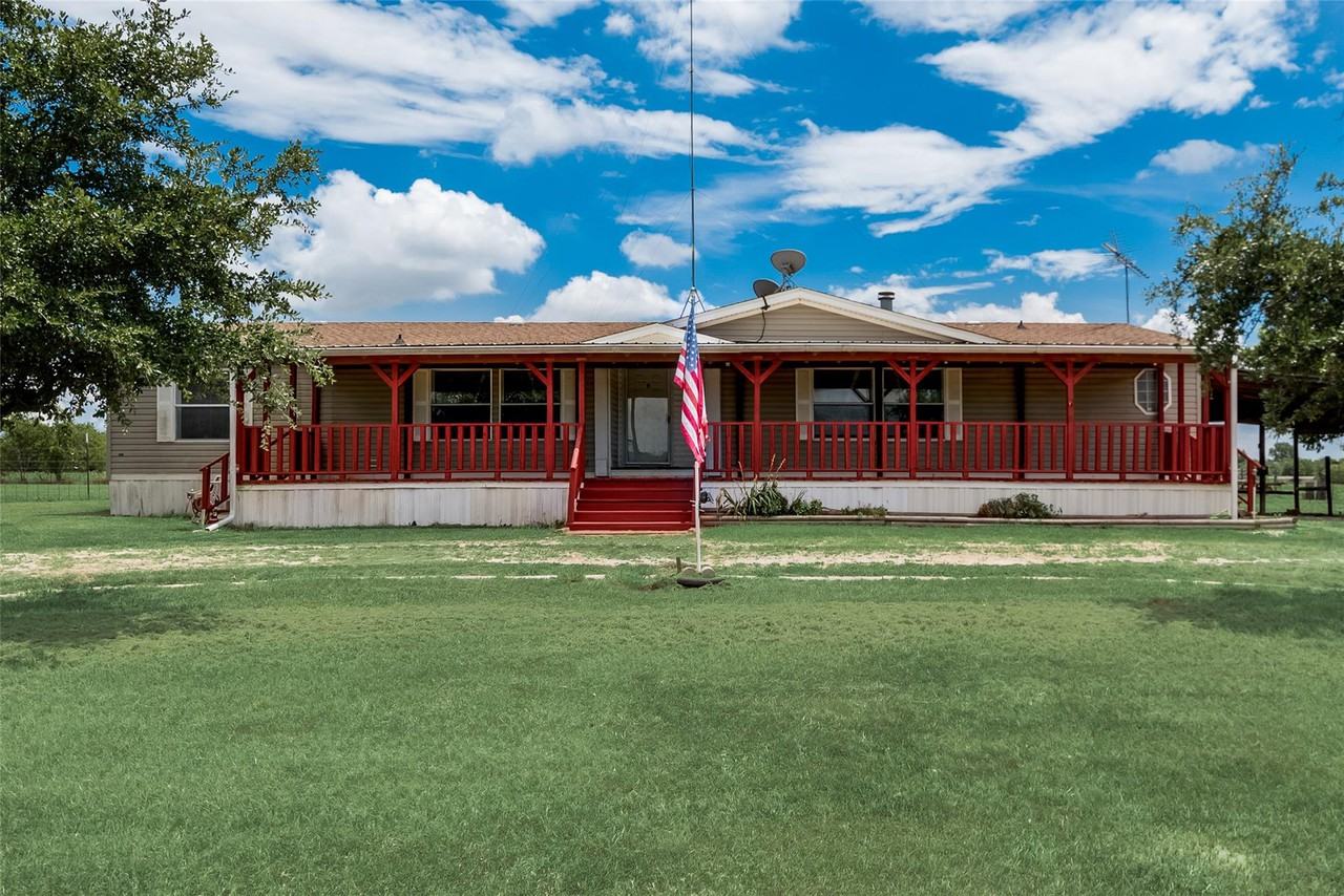 2185 County Road 2526 - Photo 2 of 50