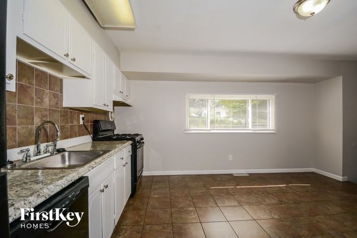 1900 Caposele Ln - Photo 2 of 14