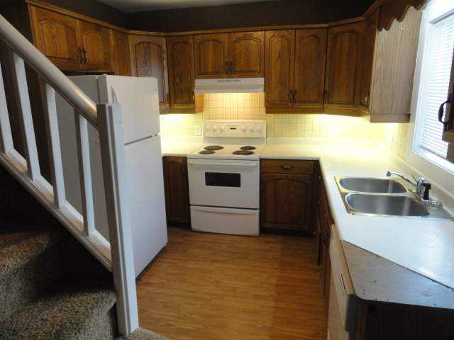 285 Loewen Boulevard - Photo 3 of 12