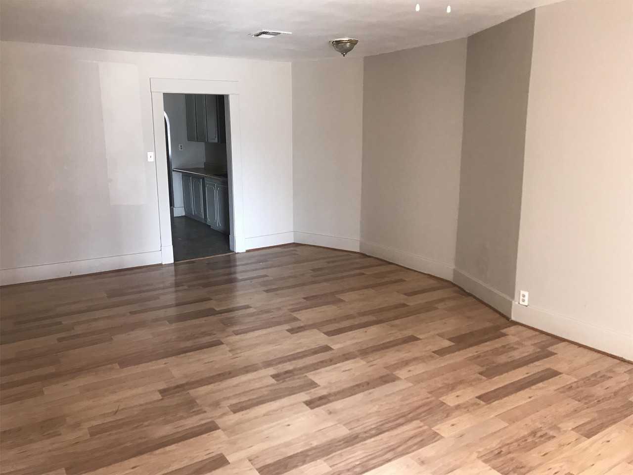 121 Sw 24th St - Photo 2 of 7