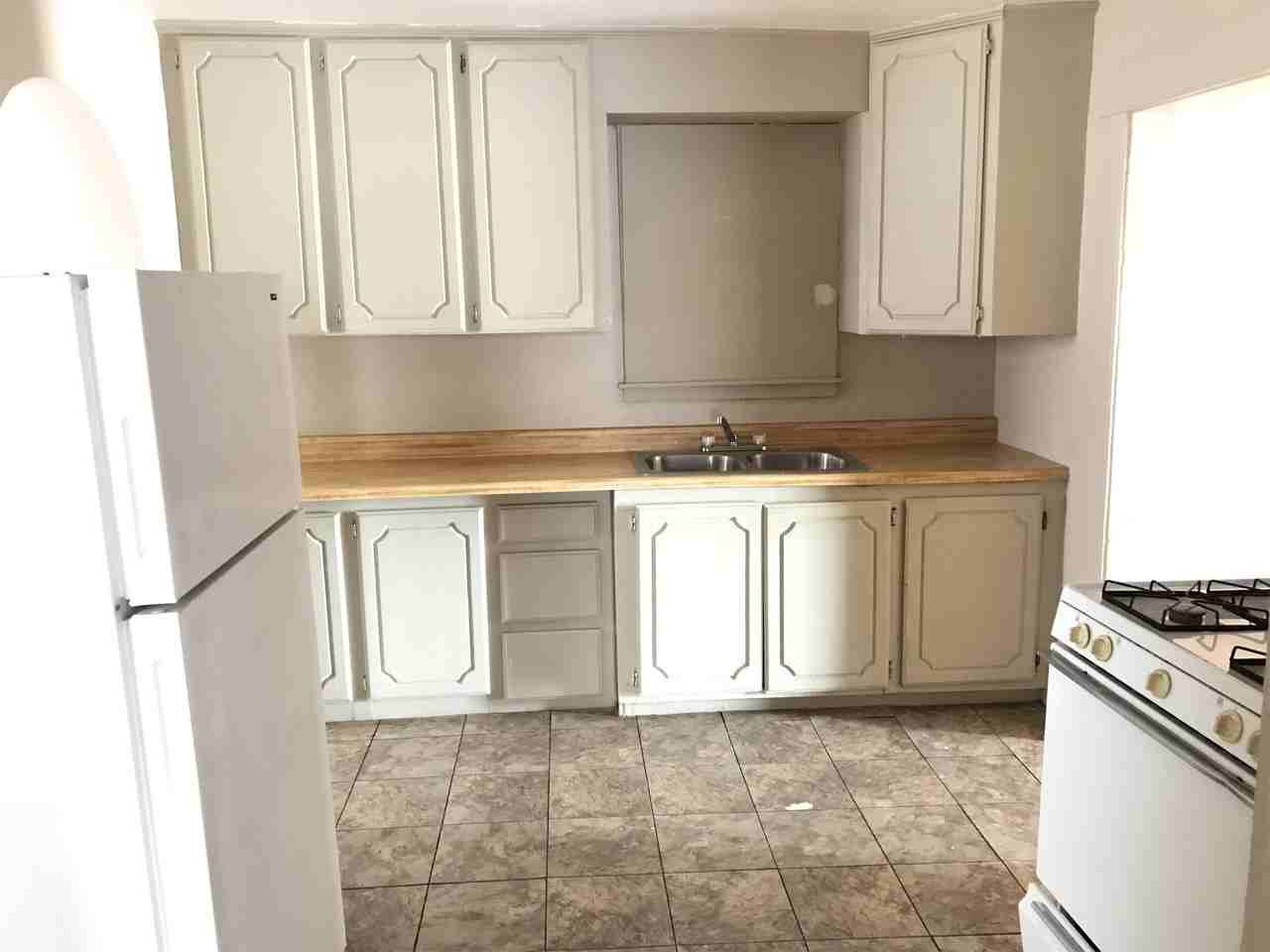 121 Sw 24th St - Photo 3 of 7