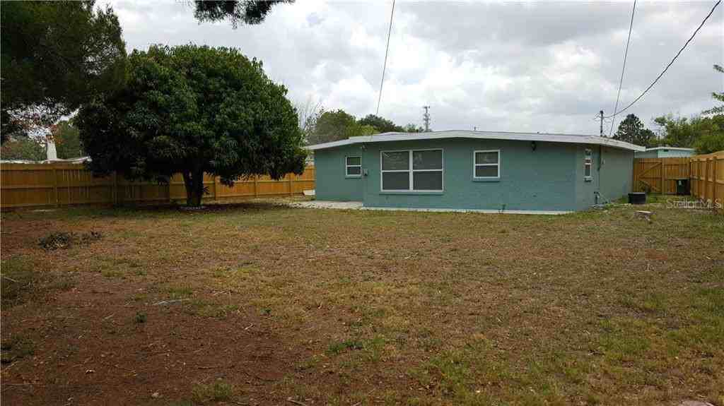 5211 Hemlock Dr - Photo 3 of 16