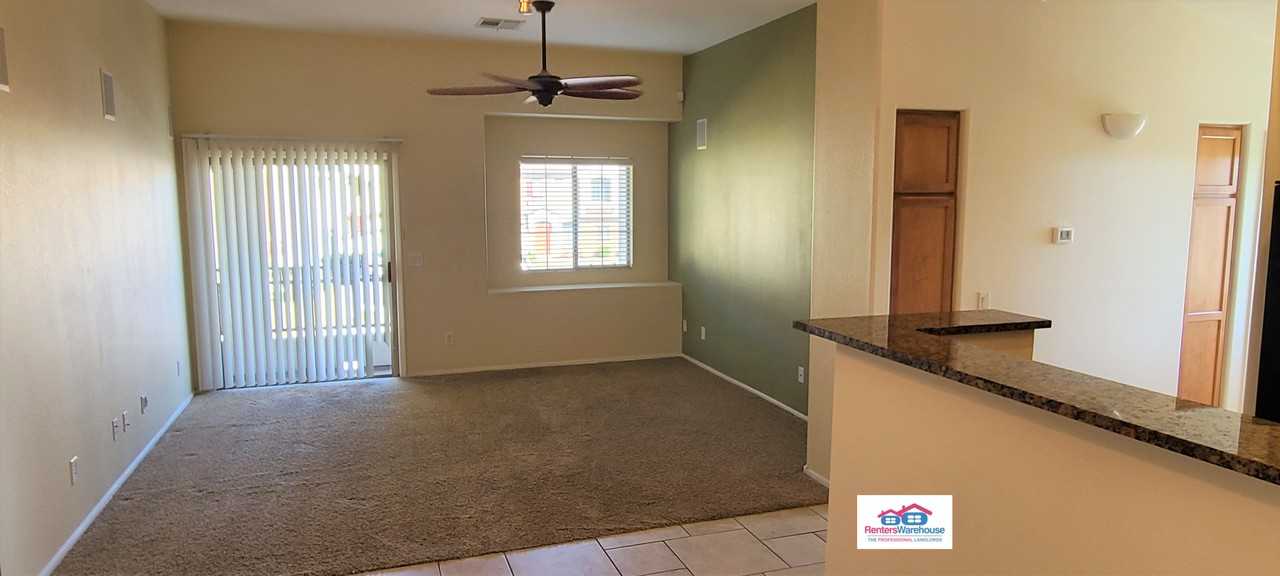 Beautiful 2 Bedroom North Phoenix Condo - Photo 2 of 27