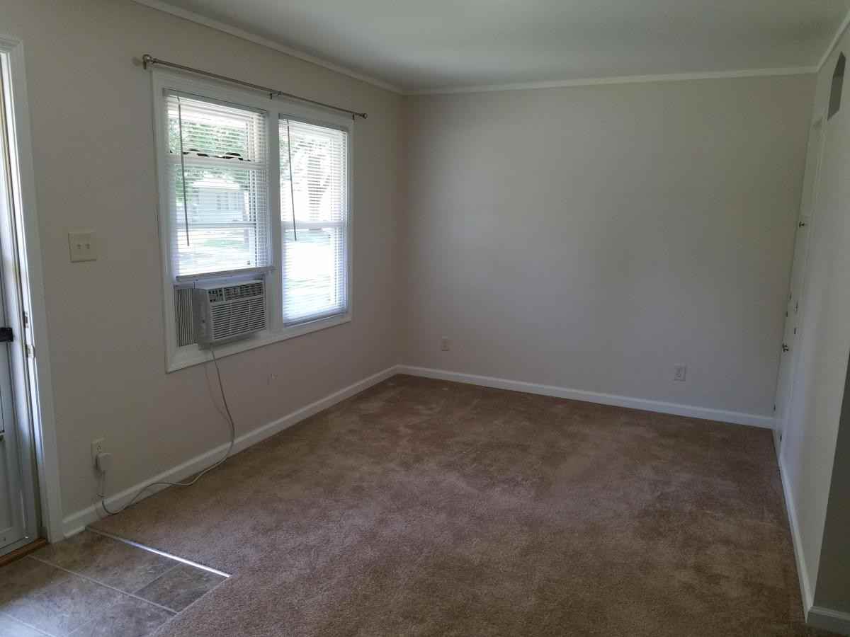 1029 Harbor Ave #1029 - Photo 3 of 9