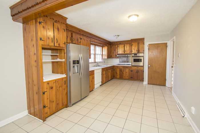 116 Sandy Ln - Photo 2 of 8