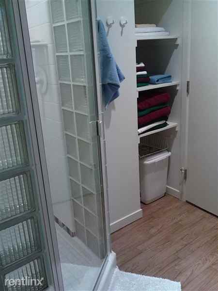 Gaslight Village, Sharp studio rooms, East Grand Rapids - Photo 3 of 6