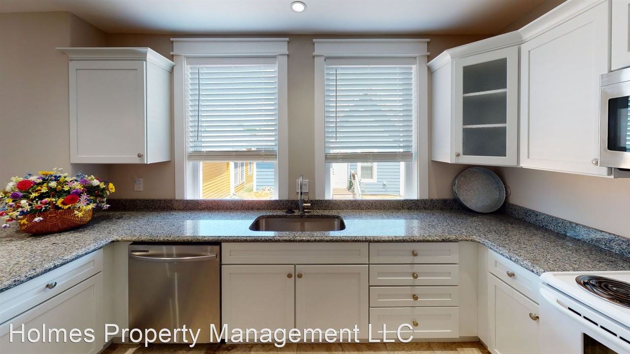1610 Forest Av - Photo 2 of 22