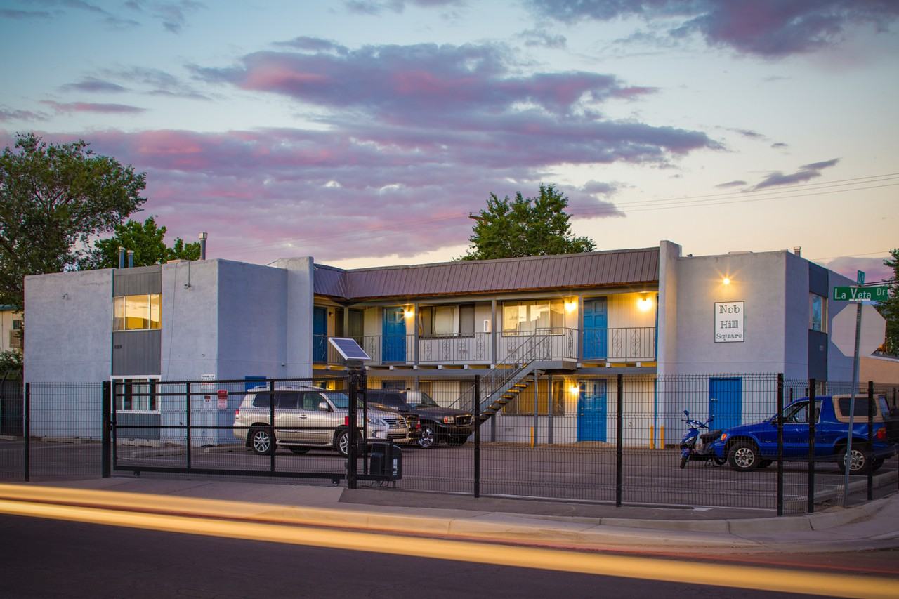 300 La Veta Dr NE - Photo 2 of 18