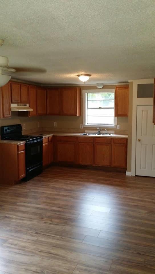 813 Carter St - Photo 2 of 9
