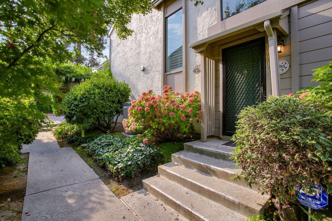 19905 Vineyard Ln - Photo 3 of 38