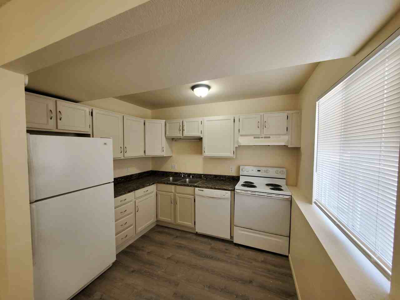 3475 Cochran Dr - Photo 2 of 7