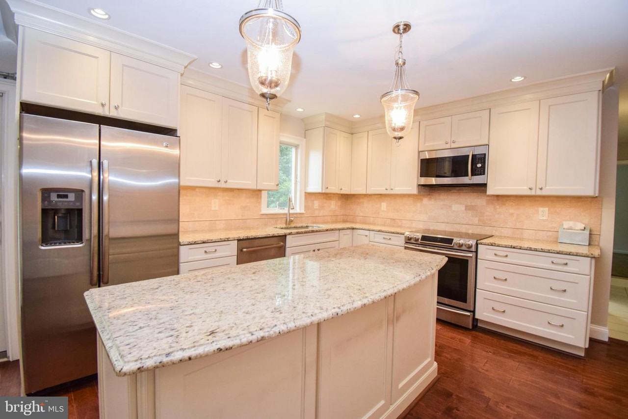 1030 Saint Cloud Ave - Photo 2 of 28