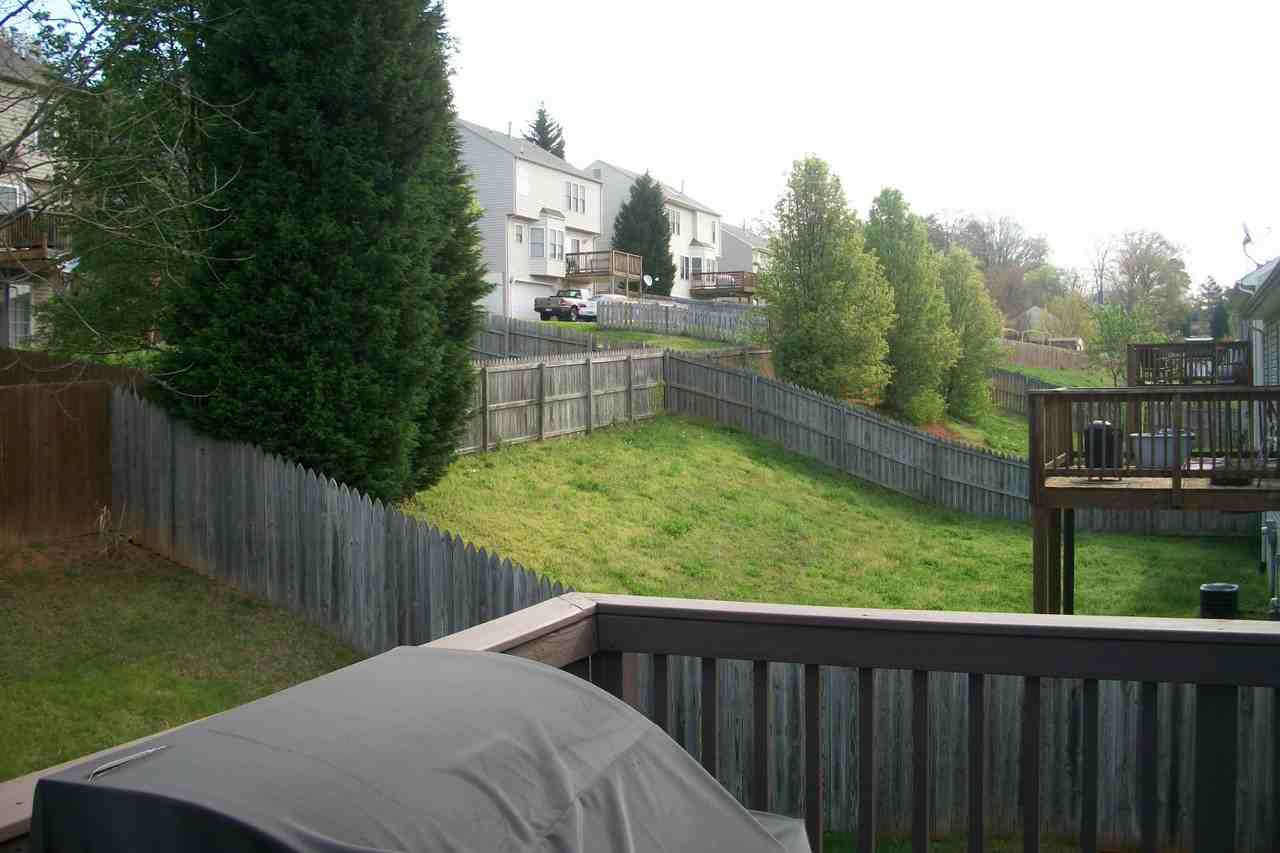 4746 Meadow Crossing Ln NE - Photo 3 of 23