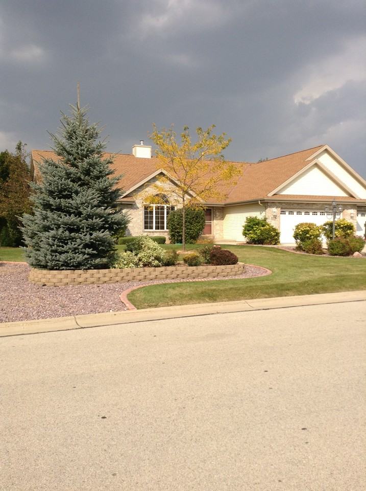 1216 W Riverside Dr - Photo 2 of 40