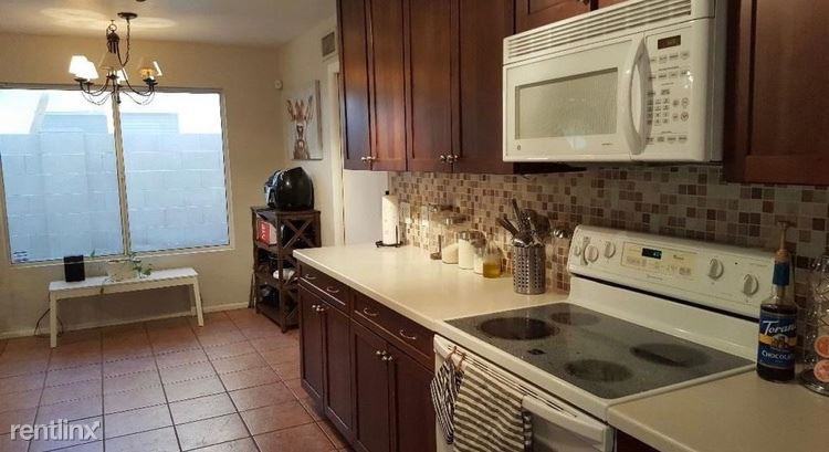 2221 W 18th St - Photo 3 of 18