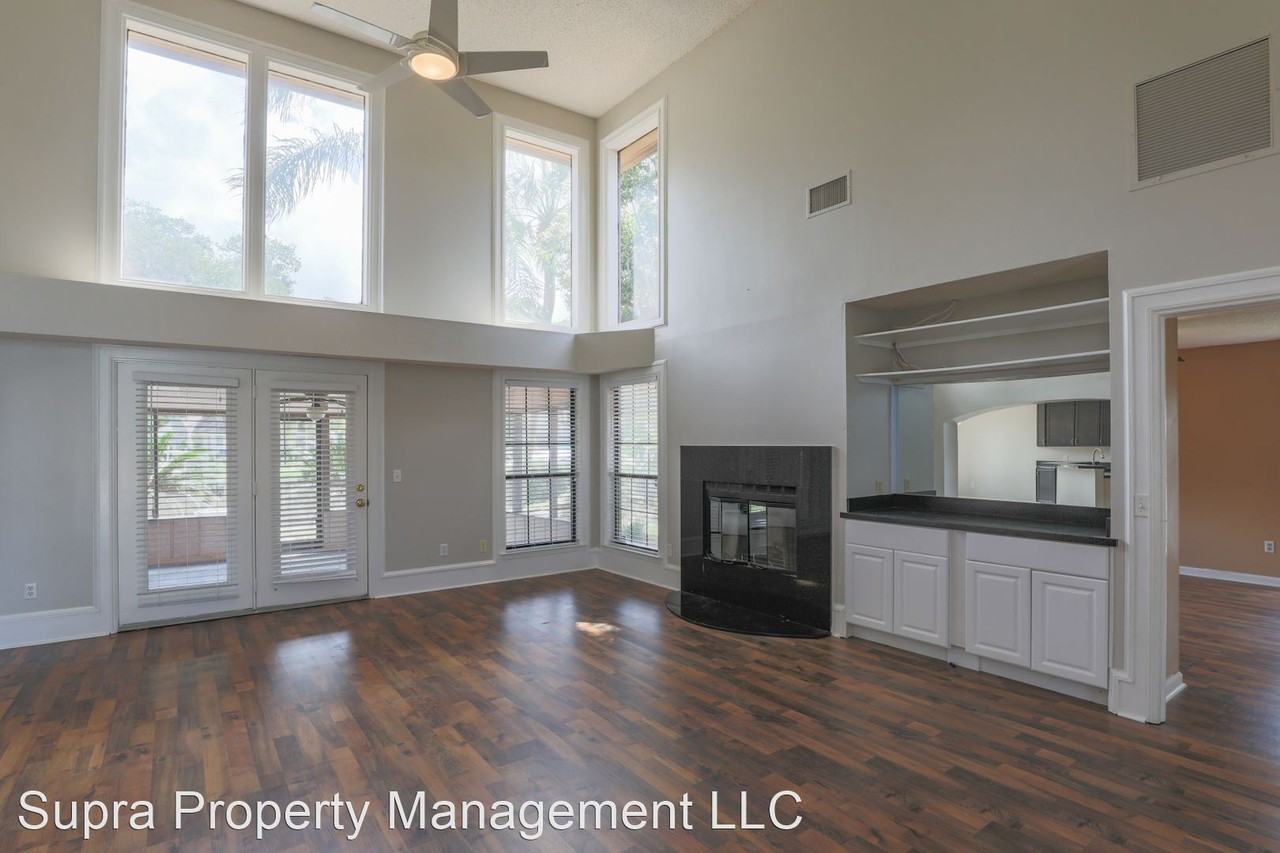 4628 Harbour North Ct - Photo 3 of 24