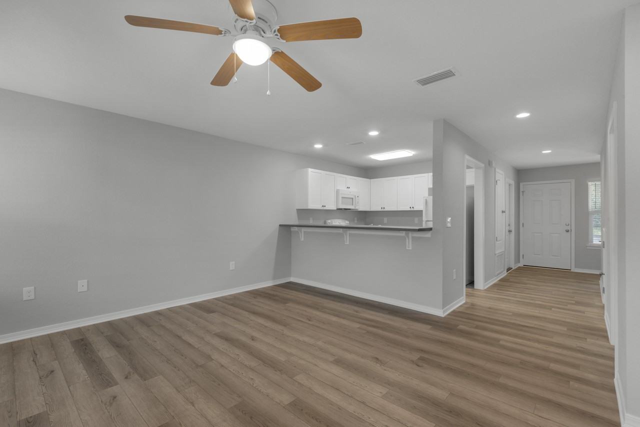 2255 Whitman Ln - Photo 3 of 15