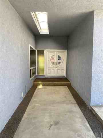 6733 Vickiview Dr - Photo 2 of 29