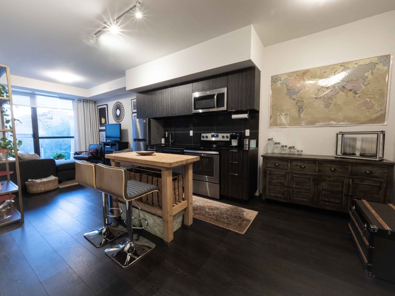 1988 Bloor St W - Photo 2 of 10