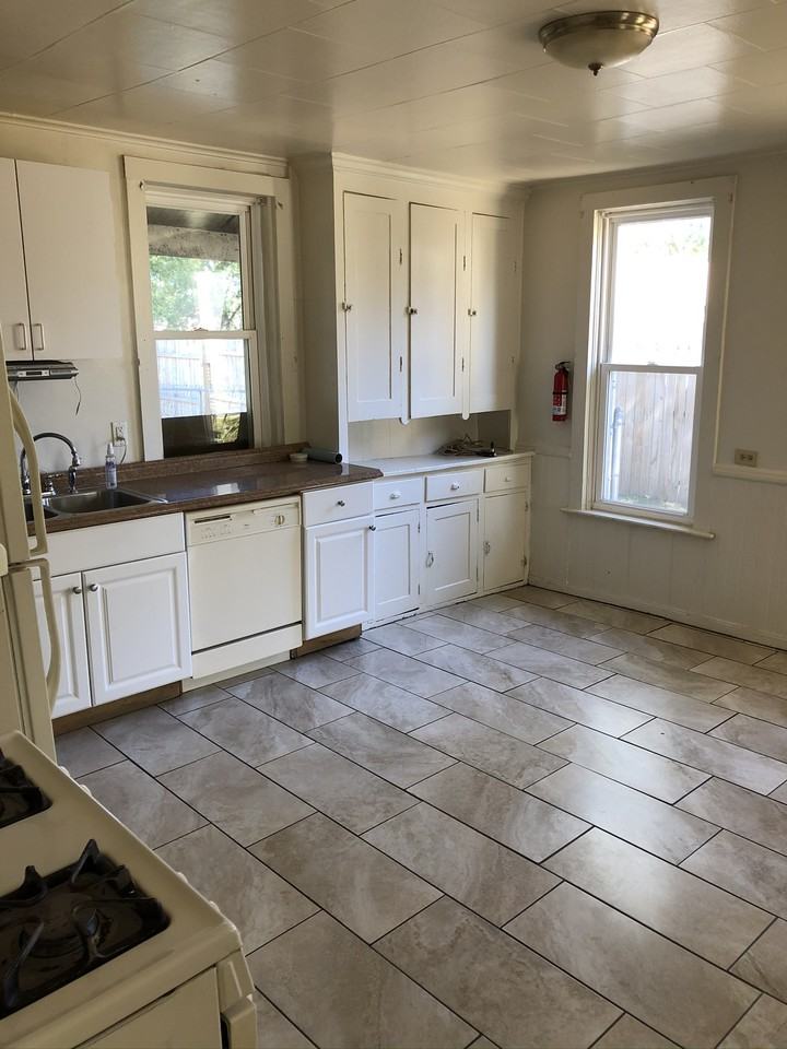 244 East 32nd Street - Photo 3 of 13