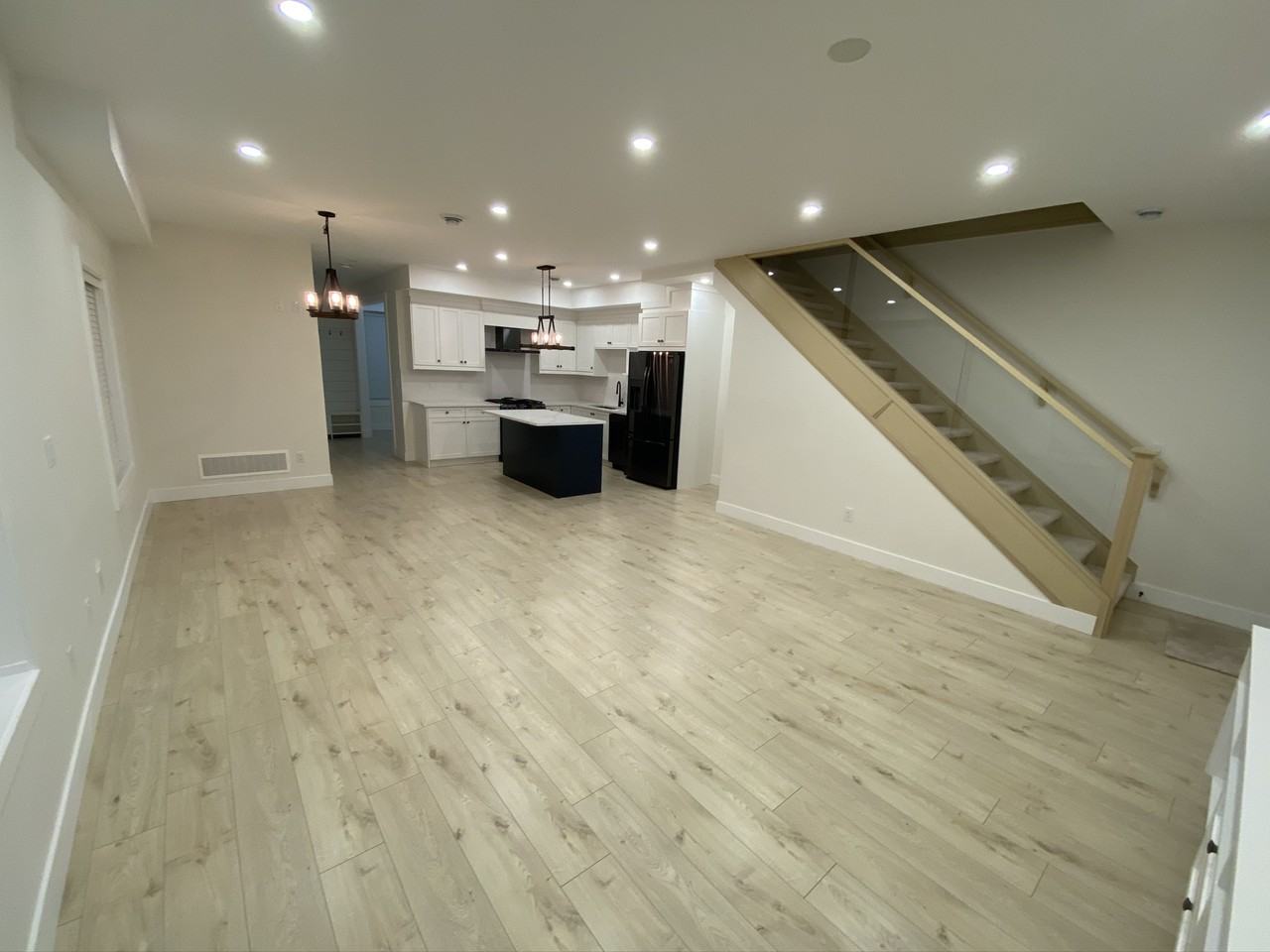 19449 72 Avenue - Photo 3 of 12