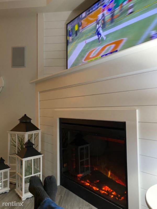 221 Wicomico St - Photo 3 of 23