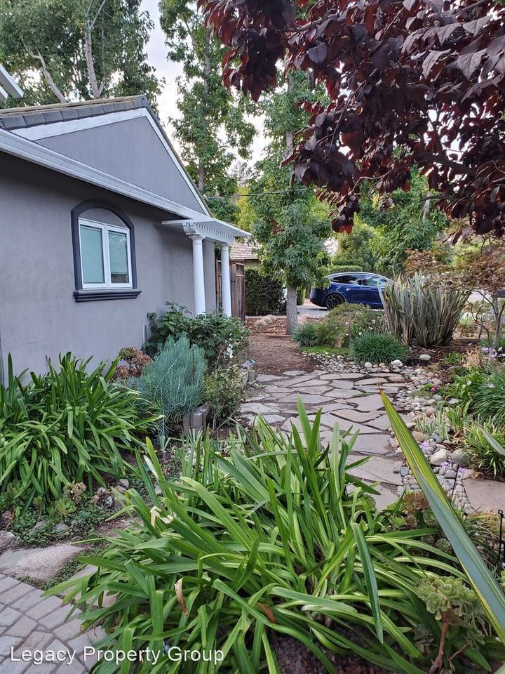 1715 Juarez Ave - Photo 3 of 50